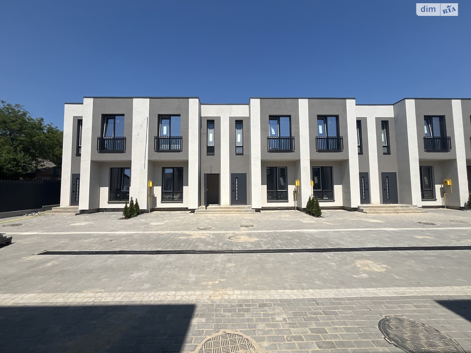 3 КІМ. ТАУНХАУС, ПЛОЩА - 130 м², ЦІНА - 73 000 $
, вул. Мирна