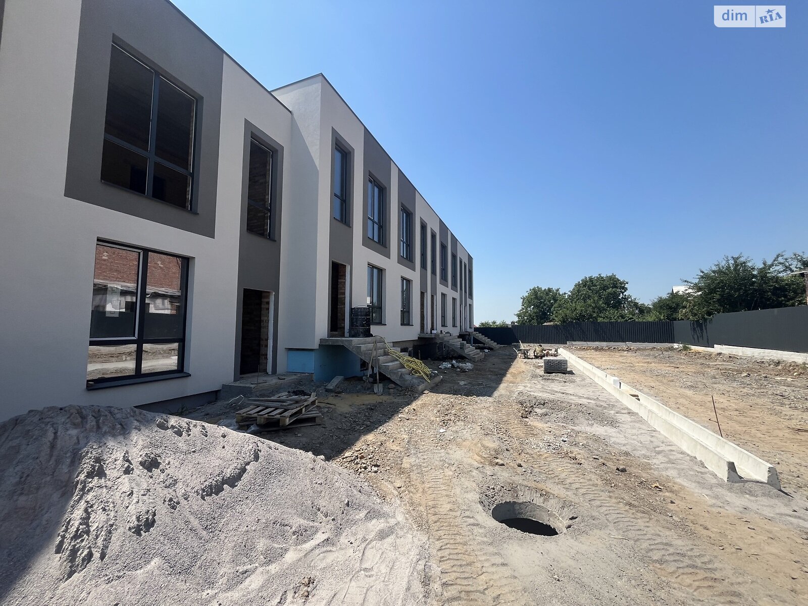 Обʼєкт нерухомості: 3 КІМ. ТАУНХАУС, ПЛОЩА - 130 м², ЦІНА - 73 000 $
, вул. Мирна — HUBTRUST, Вінниця