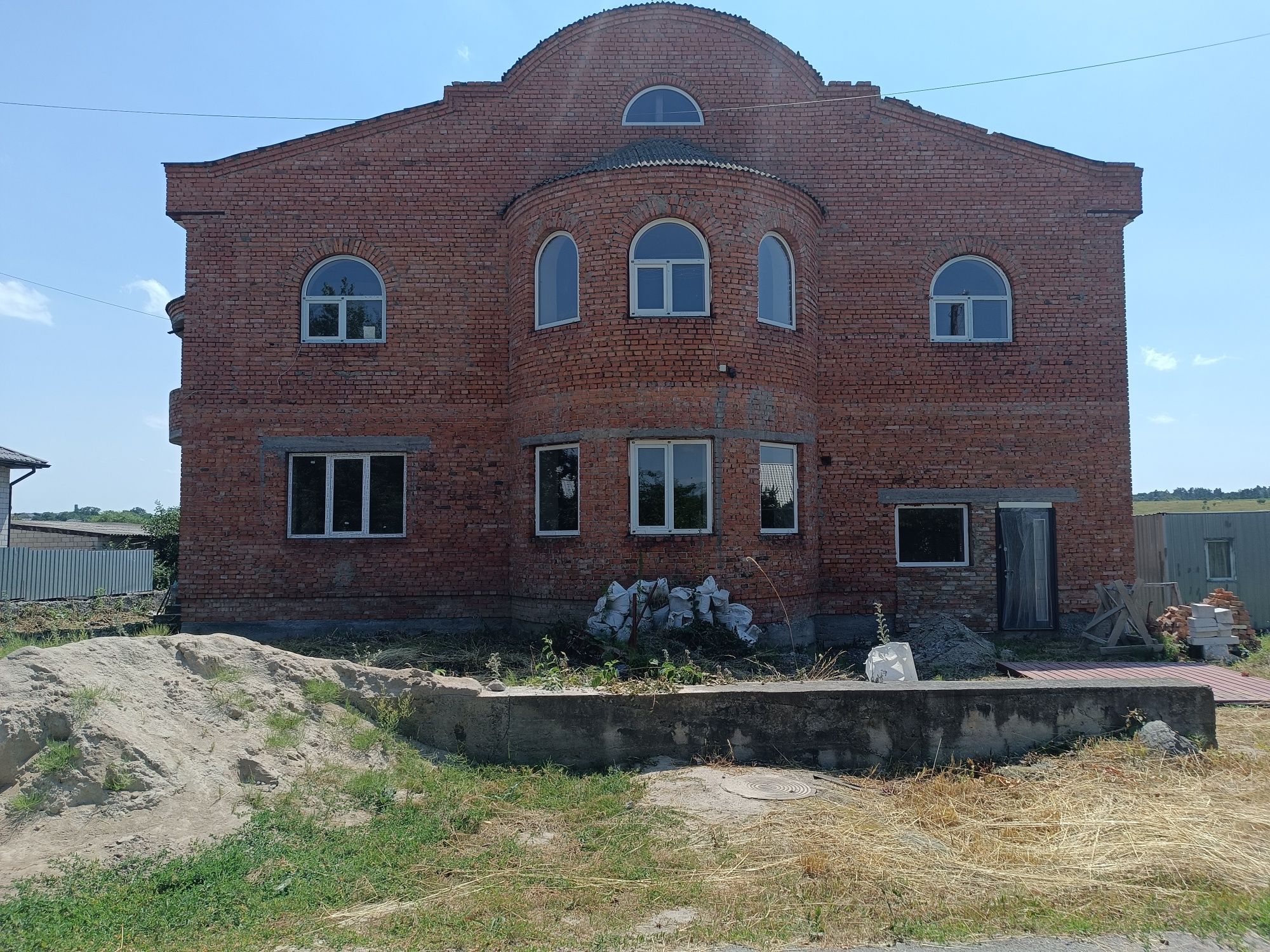 3 КІМ. БУДИНОК, ПЛОЩА - 98 м², ЦІНА - 55 000 $
