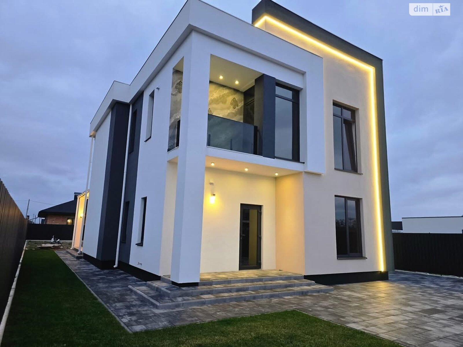 4 КІМ. БУДИНОК, ПЛОЩА - 135 м², ЦІНА - 130 000 $
, вул. Сонячна