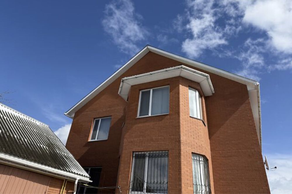 6 КІМ. БУДИНОК, ПЛОЩА - 370 м², ЦІНА - 297 000 $
