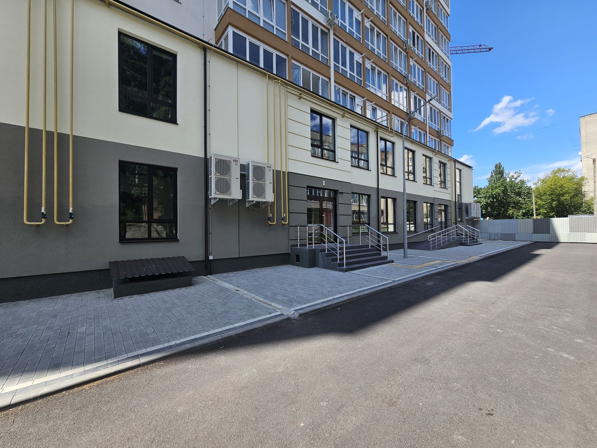 ПЛОЩА - 1640 м², ЦІНА - 8 $
