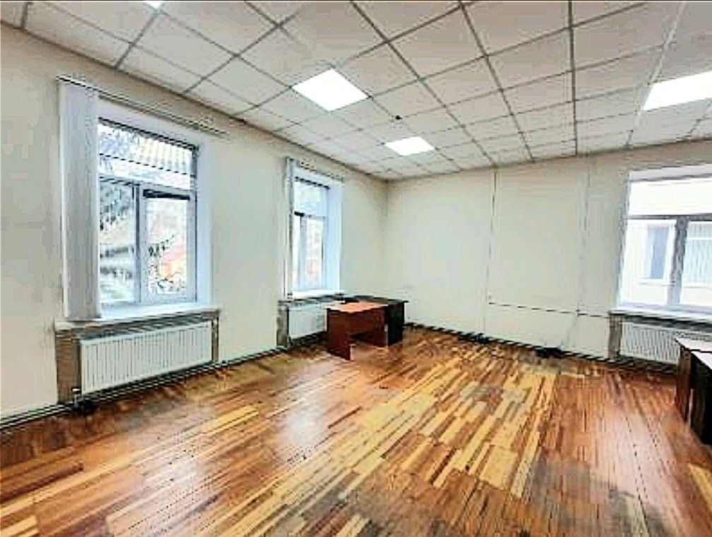 ПЛОЩА - 42 м², ЦІНА - 250 $
