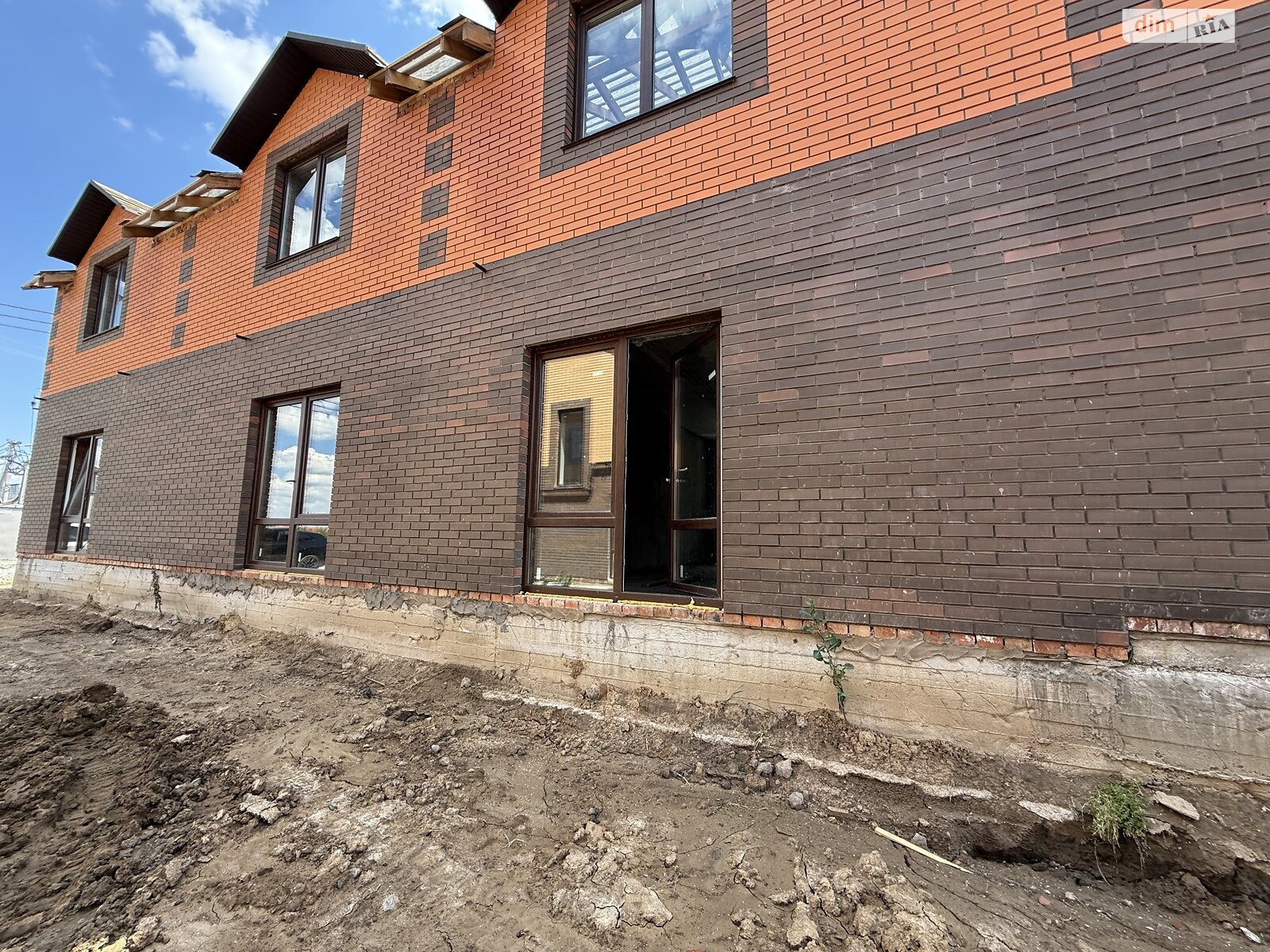 Обʼєкт нерухомості: 2 КІМ. ТАУНХАУС, ПЛОЩА - 75 м², ЦІНА - 54 000 $
, пров. Світлий — HUBTRUST, Вінниця