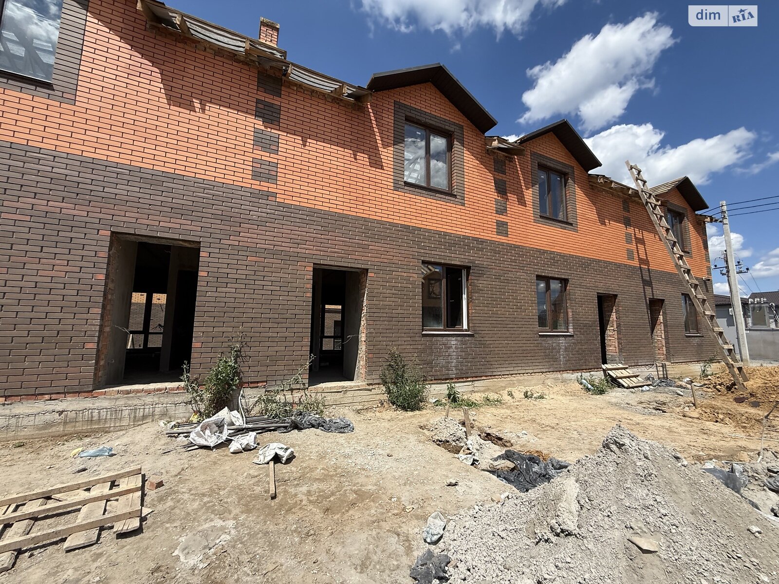 Обʼєкт нерухомості: 2 КІМ. ТАУНХАУС, ПЛОЩА - 75 м², ЦІНА - 54 000 $
, пров. Світлий — HUBTRUST, Вінниця