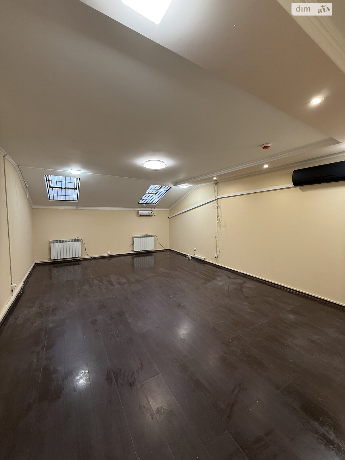 ПЛОЩА - 50 м², ЦІНА - 7 500 $
, вул. Академіка Янгеля