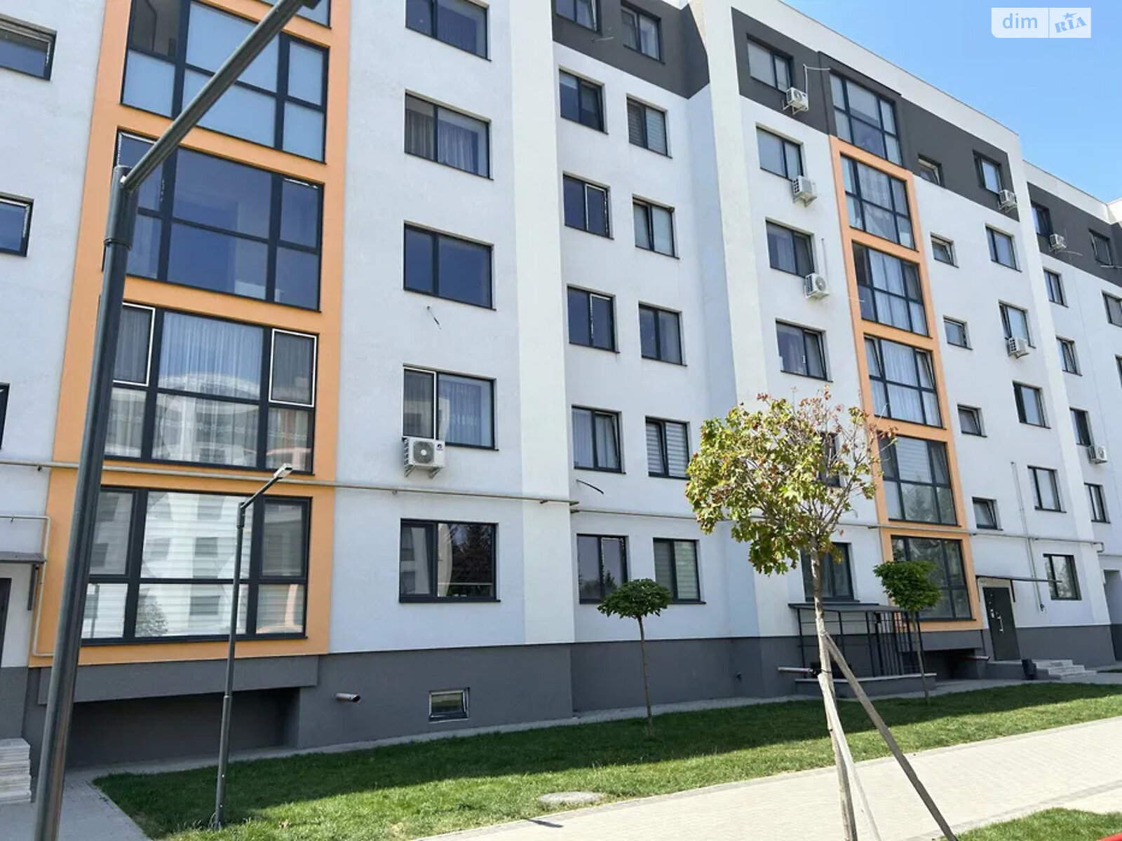 1 КІМ. КВАРТИРА, ПЛОЩА - 41 м², ЦІНА - 15 500 $
, вул. Райдужна