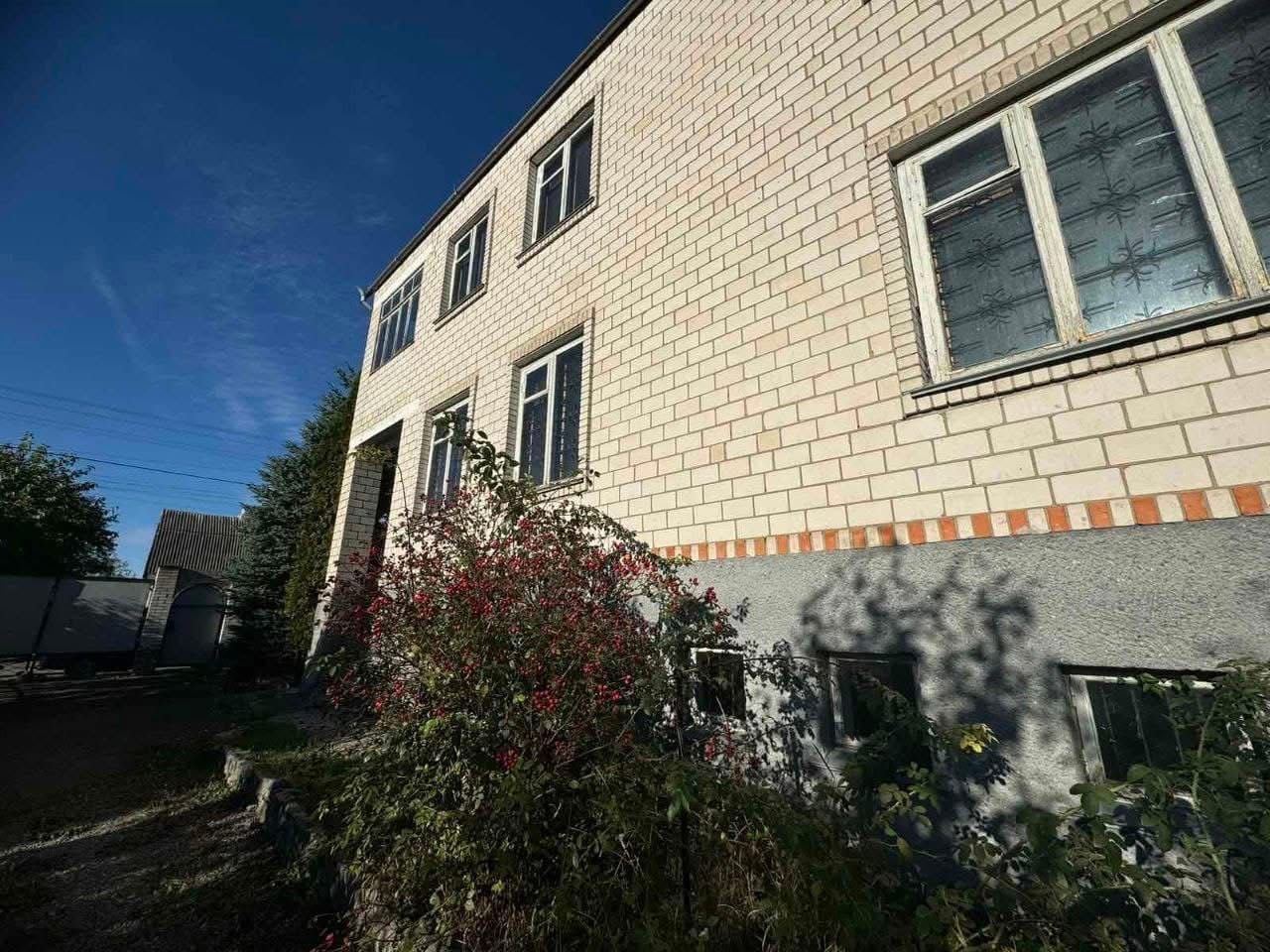 Обʼєкт нерухомості: 8 КІМ.  БУДИНОК ПЛОЩА – 450 м², ЦІНА – 125 000$, РАЙОН: Стрижавка — HUBTRUST, Вінниця