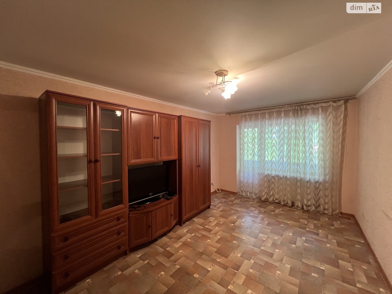 1 КІМ. КВАРТИРА, ПЛОЩА - 35 м², ЦІНА - 18 500 $
, вул. Свято-Миколаївська