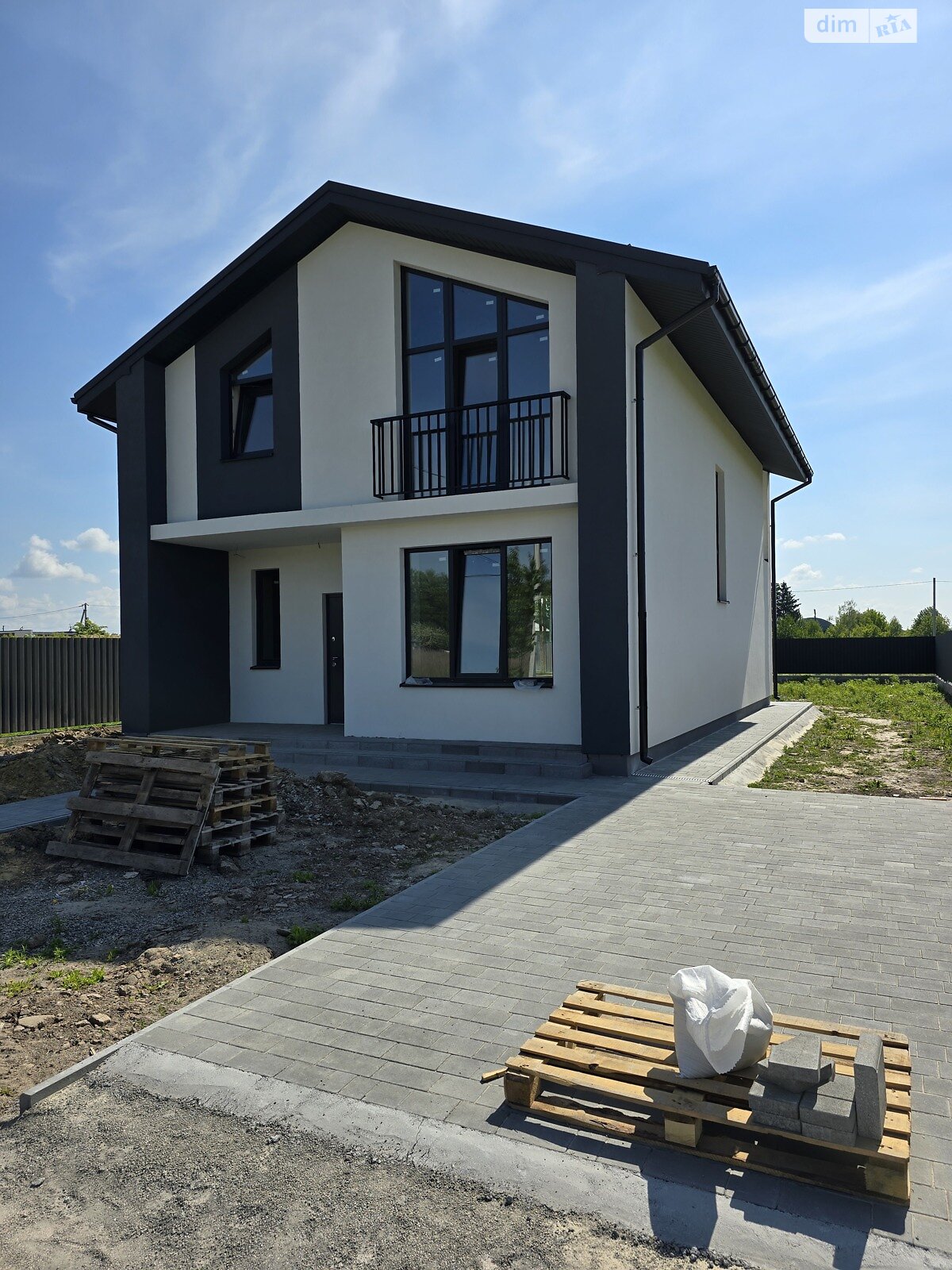 Обʼєкт нерухомості: 4 КІМ. БУДИНОК, ПЛОЩА - 125 м², ЦІНА - 92 000 $
, пл. Царина(8-го Березня) — HUBTRUST, Вінниця