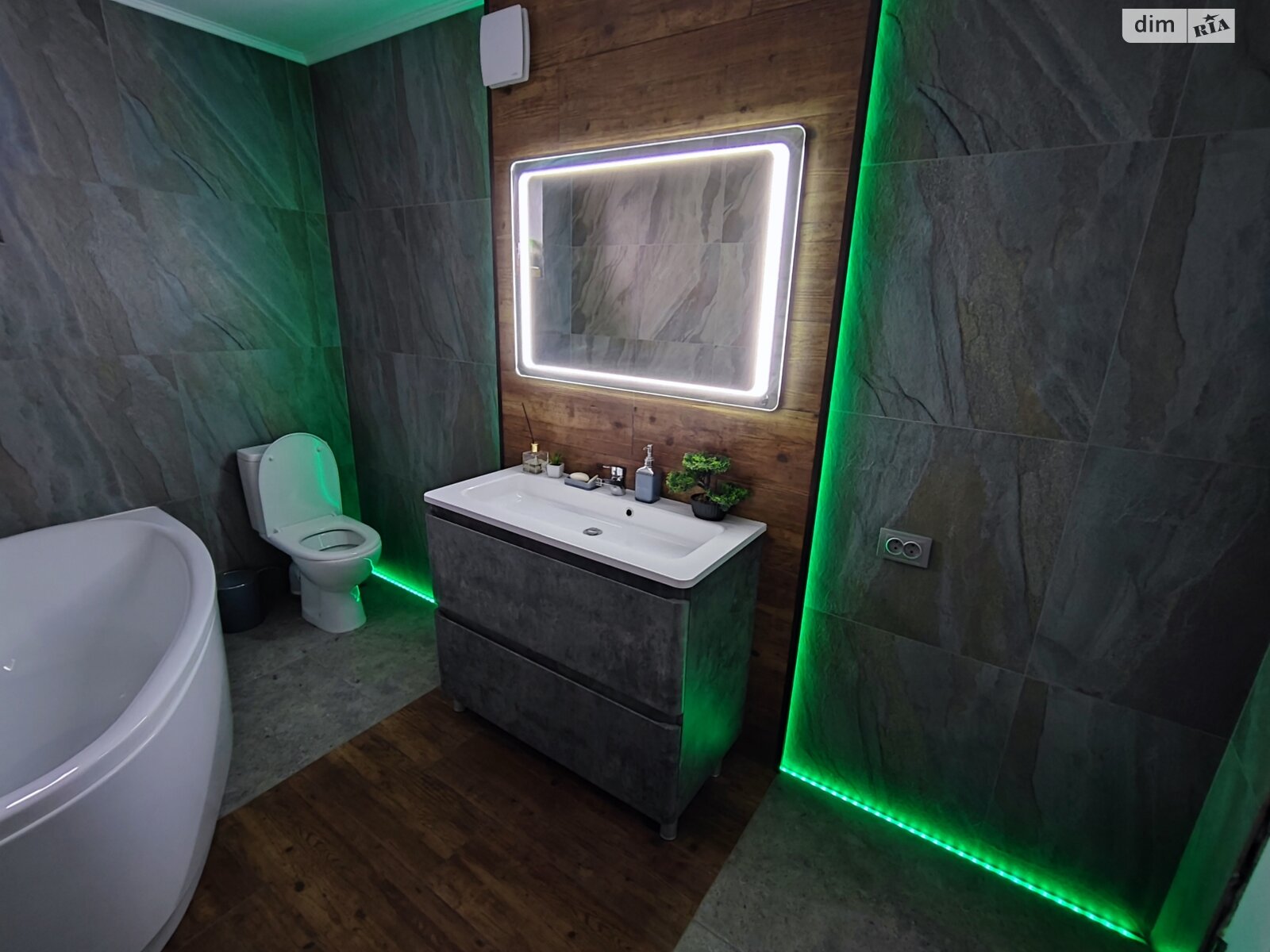 Обʼєкт нерухомості: 5 КІМ. БУДИНОК, ПЛОЩА - 200 м², ЦІНА - 289 000 $
 — HUBTRUST, Вінниця