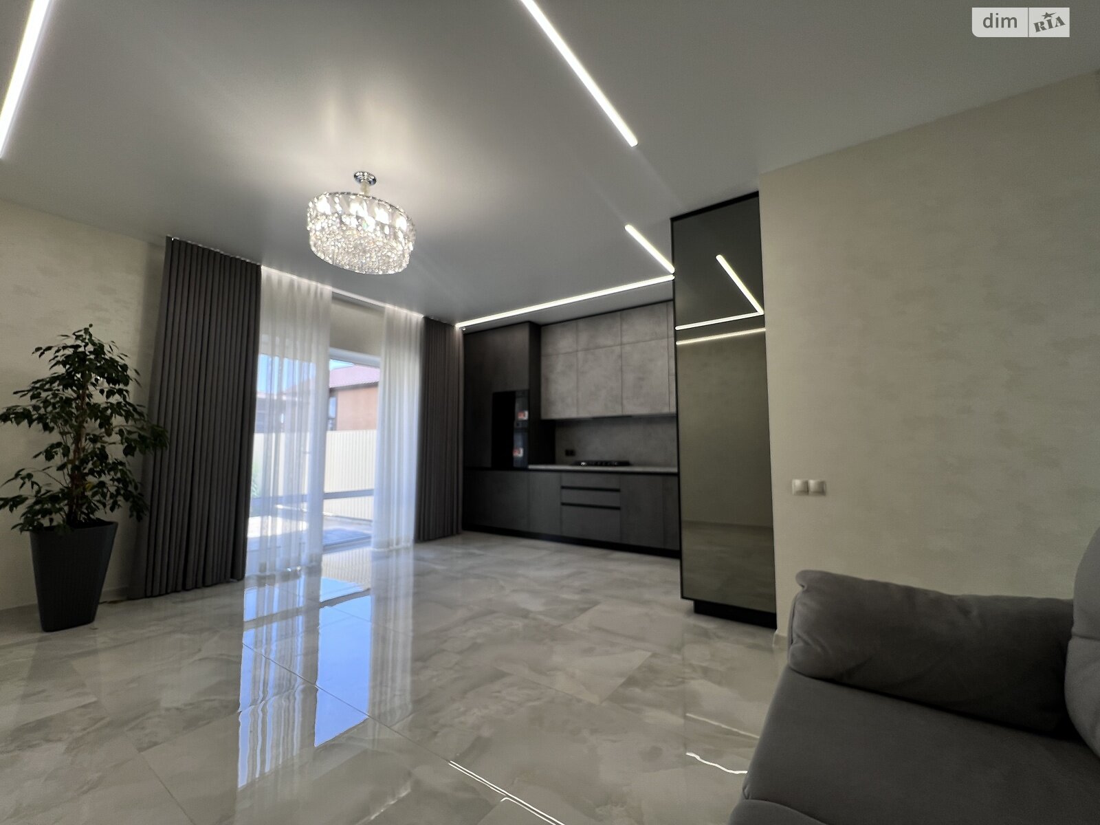3 КІМ. ТАУНХАУС, ПЛОЩА - 100 м², ЦІНА - 115 000 $
, вул. Княгині Ольги
