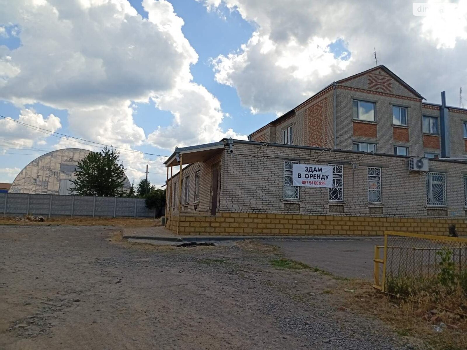 ПЛОЩА - 300 м², ЦІНА - 90 000 $
, вул. Незалежності(Кірова)