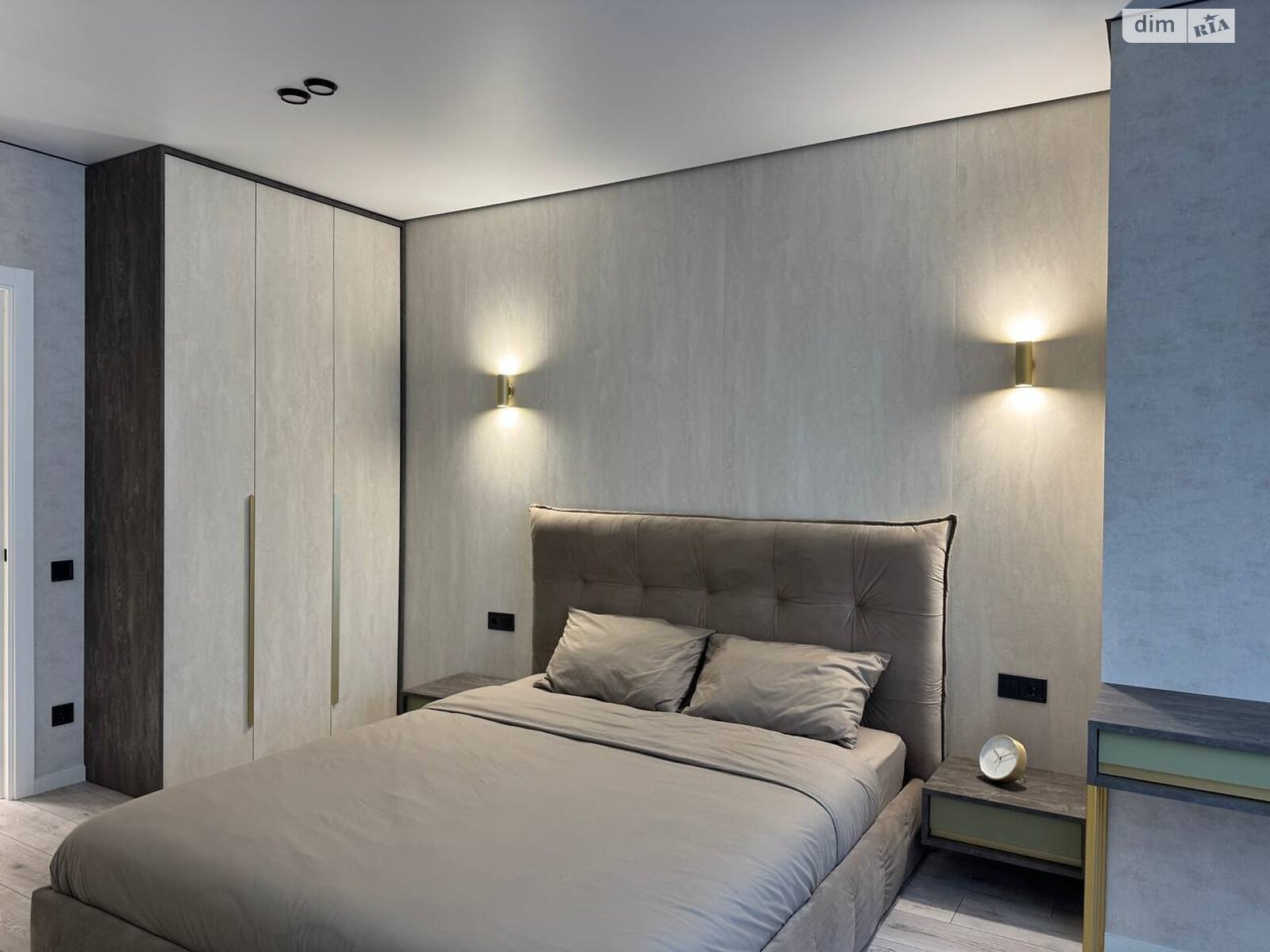1 КІМ. КВАРТИРА, ПЛОЩА - 47 м², ЦІНА - 88 000 $
, вул. Праведників світу(Максимовича)
