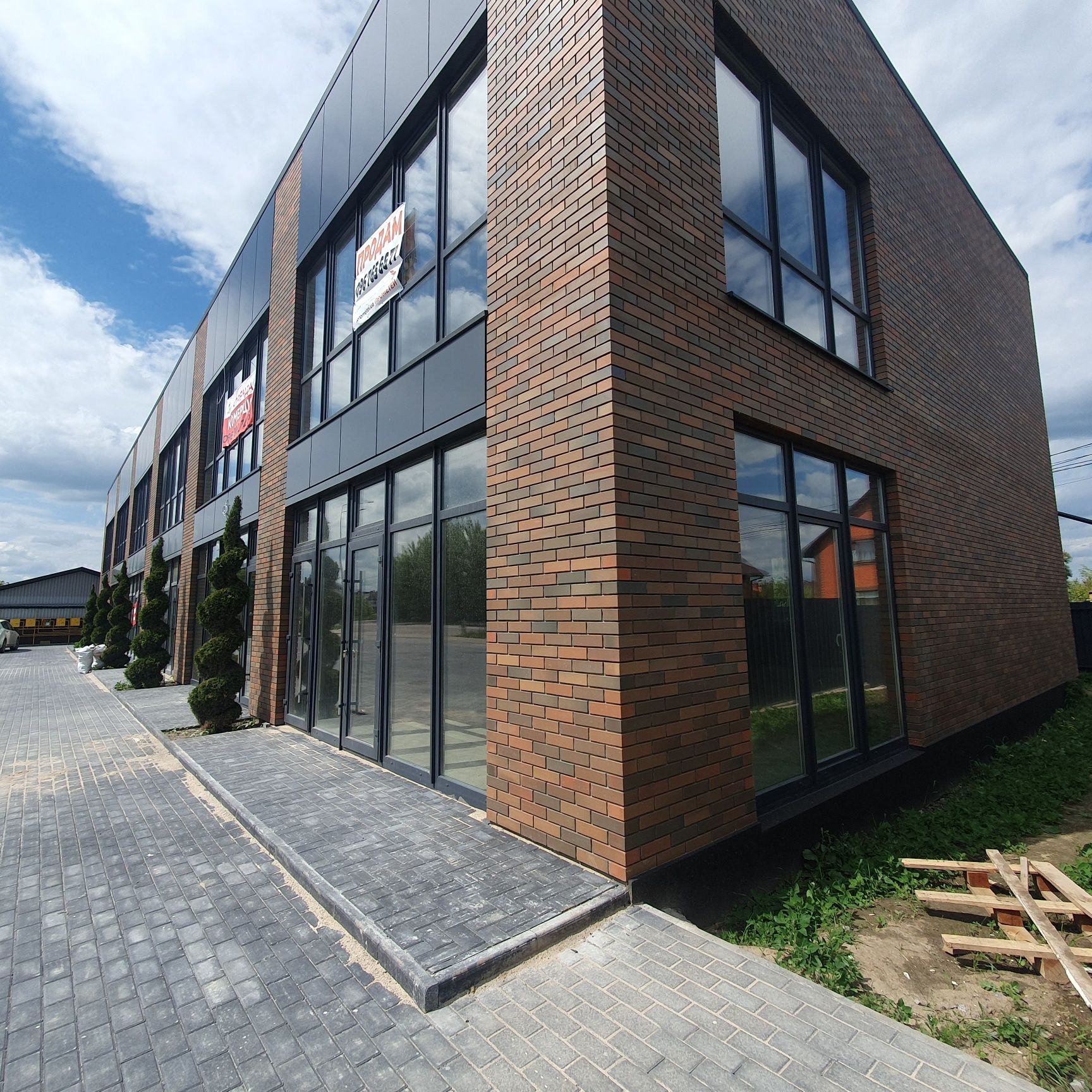 ПЛОЩА - 150 м², ЦІНА - 165 000 $

