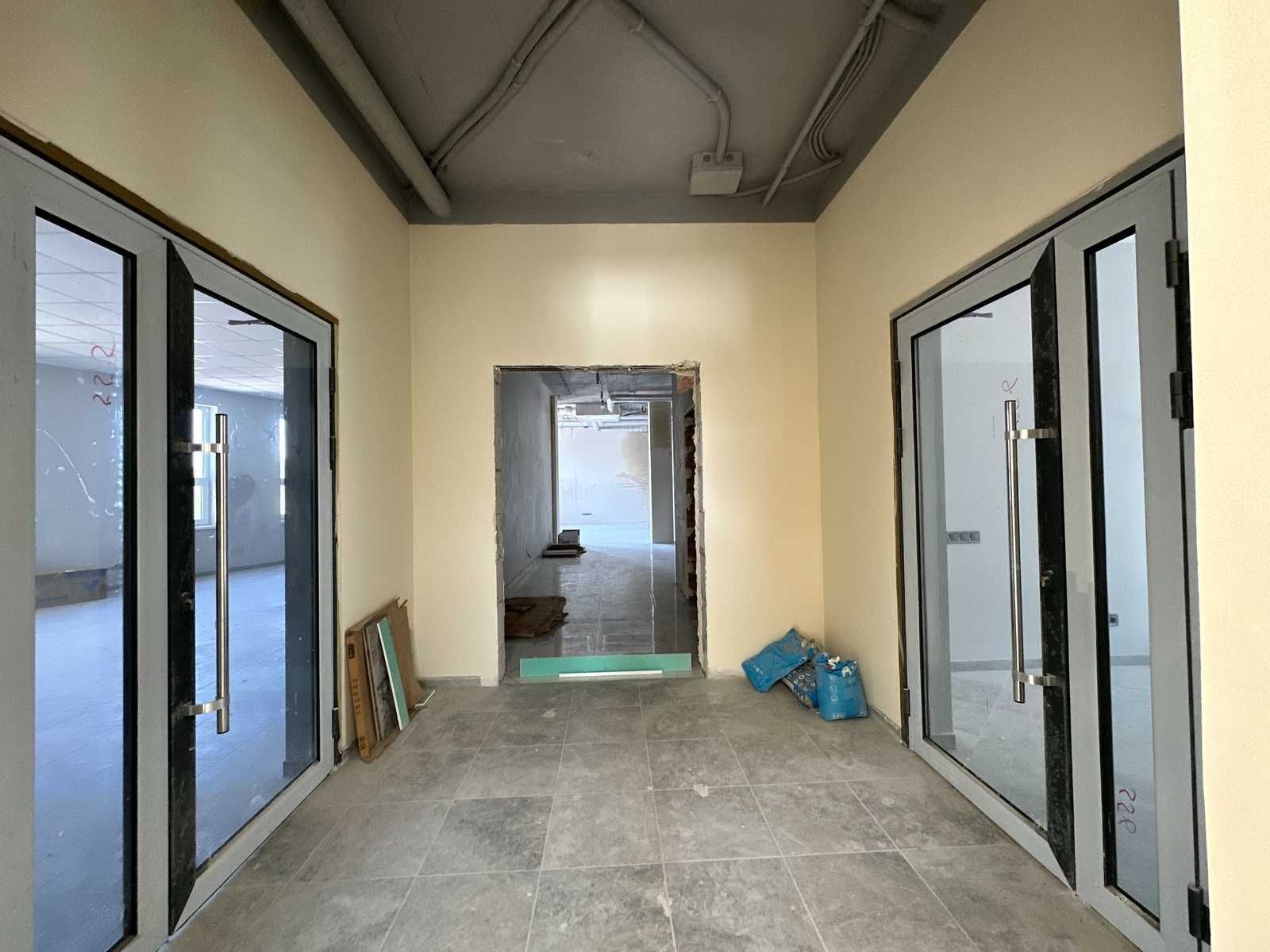 ПЛОЩА - 241 м², ЦІНА - 2 651 $
