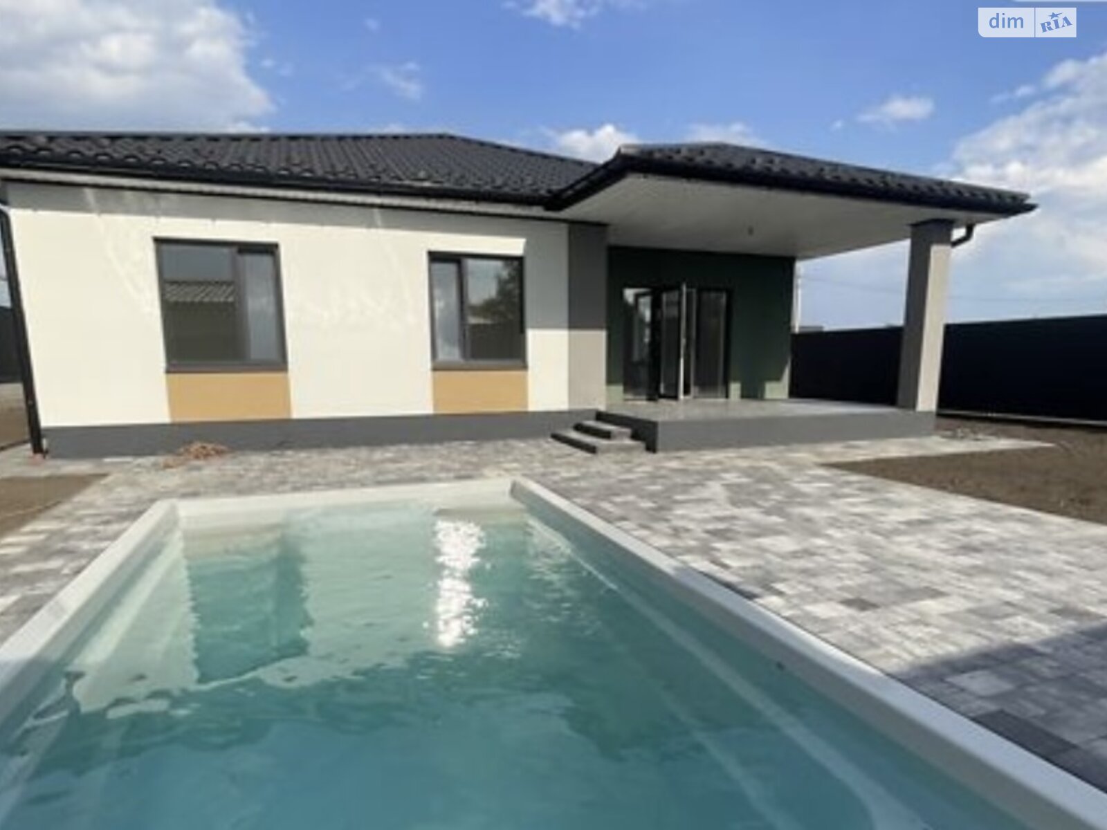 3 КІМ. БУДИНОК, ПЛОЩА - 130 м², ЦІНА - 200 000 $
, мас. Благодатний