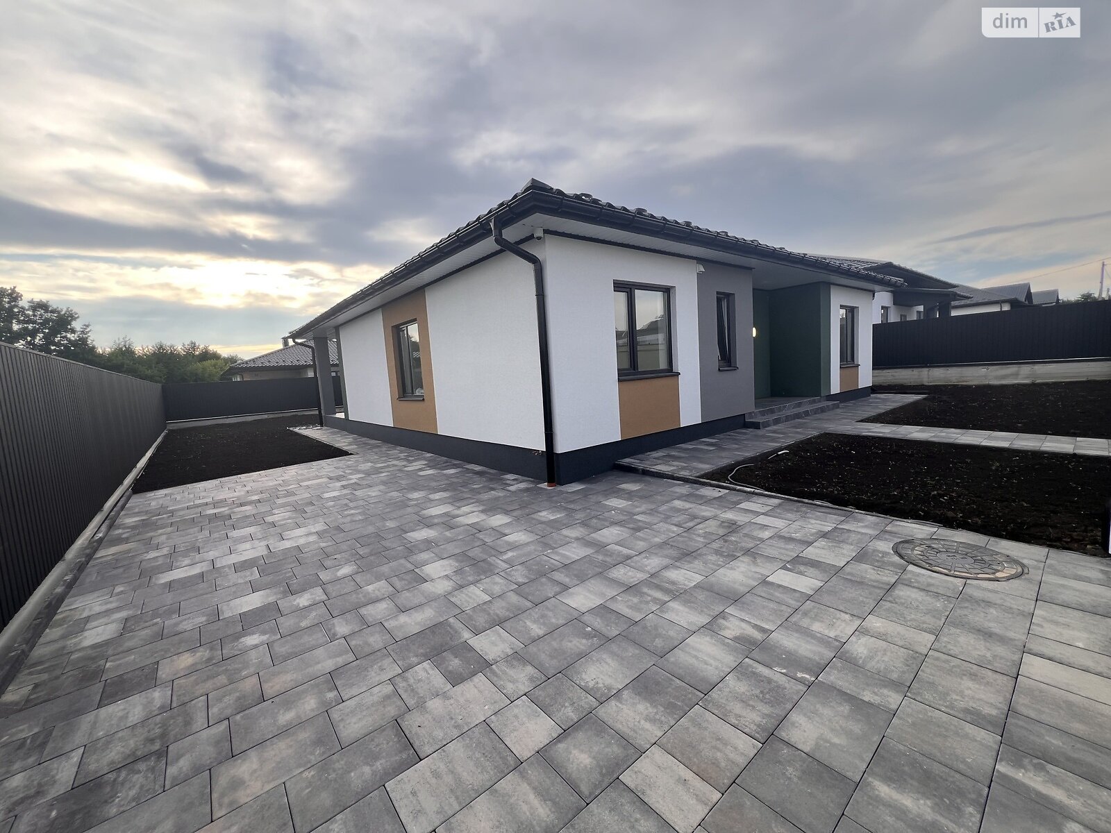 Обʼєкт нерухомості: 3 КІМ. БУДИНОК, ПЛОЩА - 130 м², ЦІНА - 200 000 $
, мас. Благодатний — HUBTRUST, Вінниця