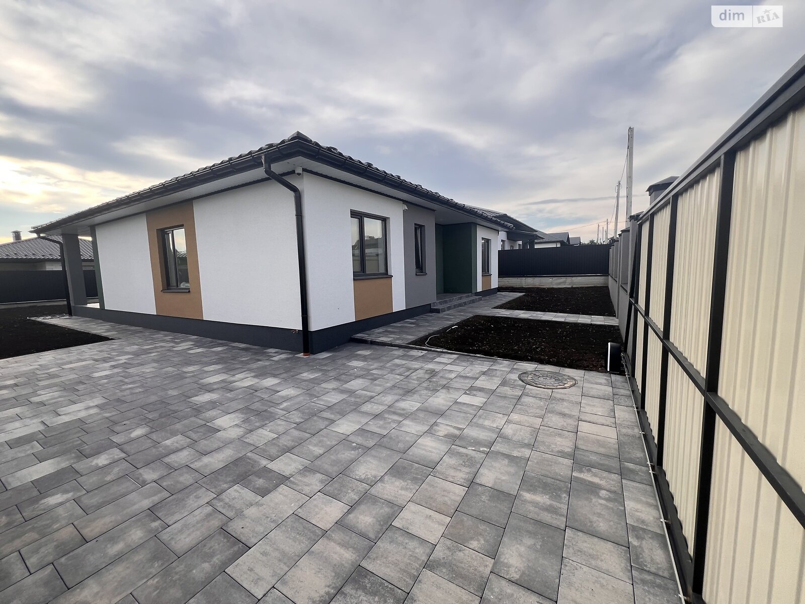 Обʼєкт нерухомості: 3 КІМ. БУДИНОК, ПЛОЩА - 130 м², ЦІНА - 200 000 $
, мас. Благодатний — HUBTRUST, Вінниця