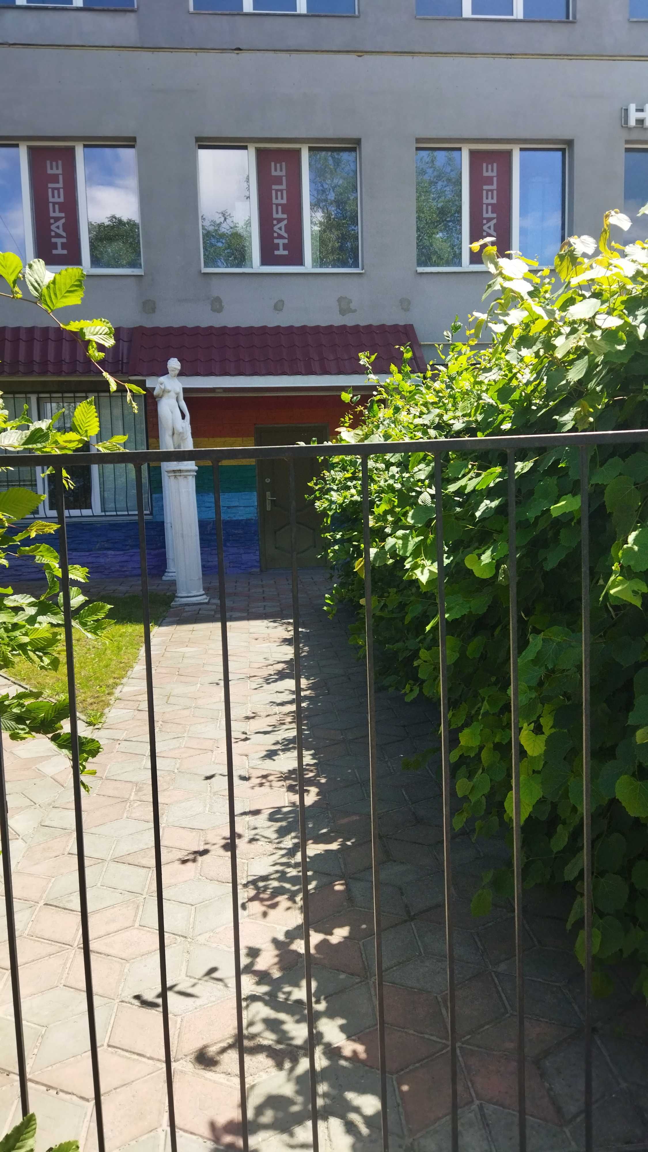 ПЛОЩА - 26.6 м², ЦІНА - 131 $
