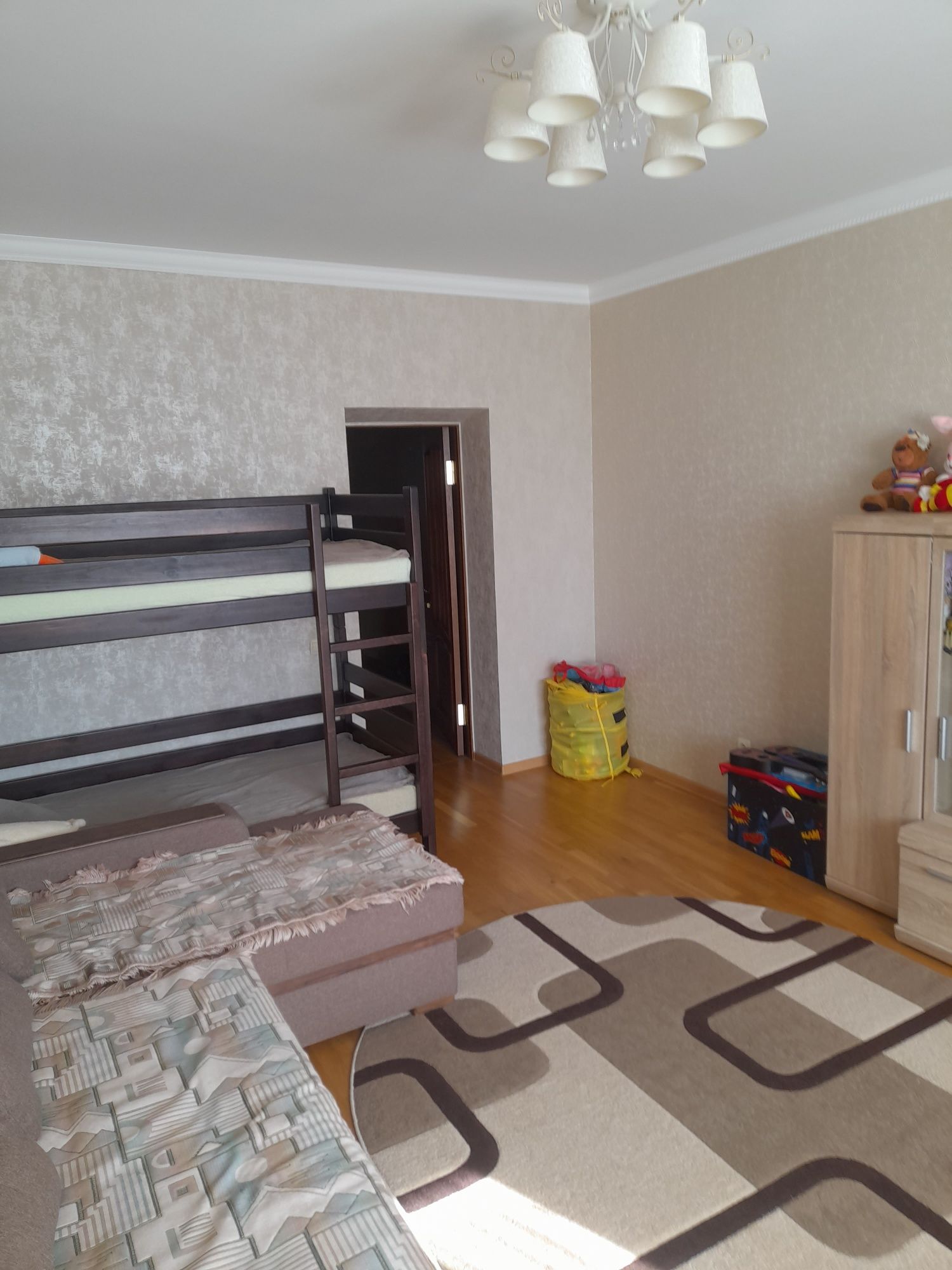 Обʼєкт нерухомості: 2 КІМ.  КВАРТИРА ПЛОЩА – 80 м², ЦІНА – 77 500$, РАЙОН: Тяжилів — HUBTRUST, Вінниця