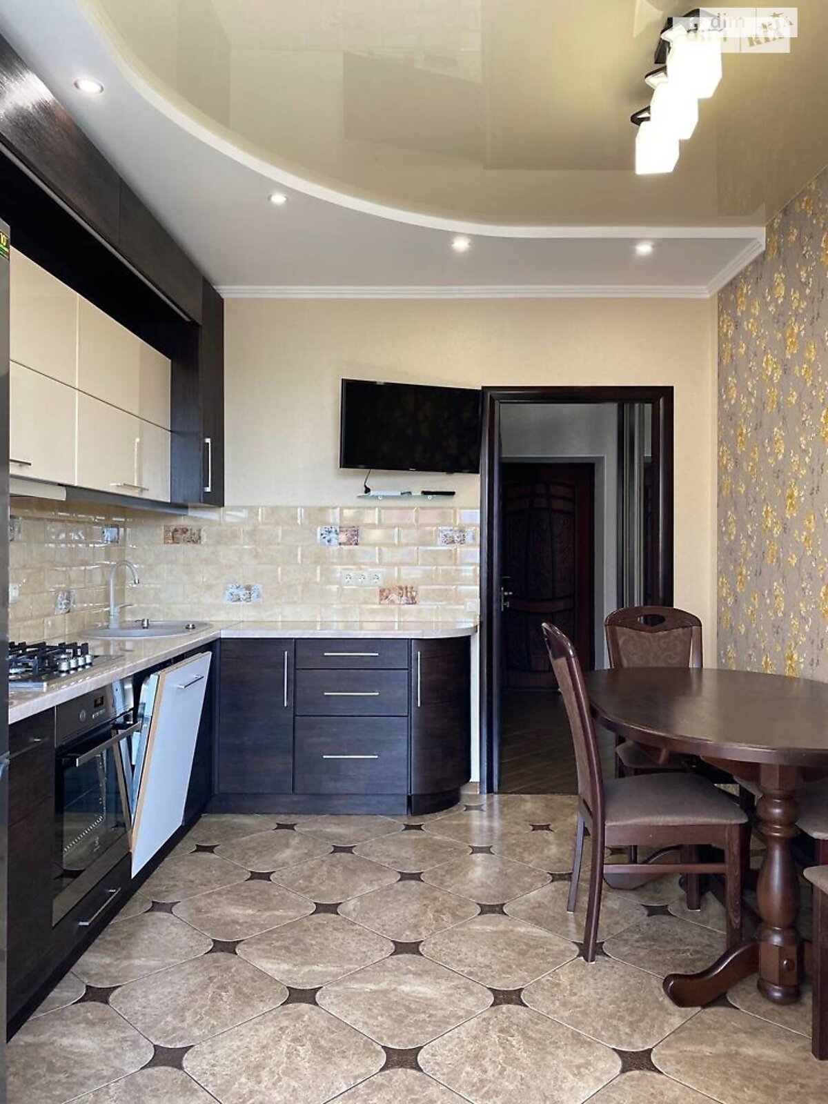 1 КІМ. КВАРТИРА, ПЛОЩА - 43.3 м², ЦІНА - 16 000 $
, вул. Київська