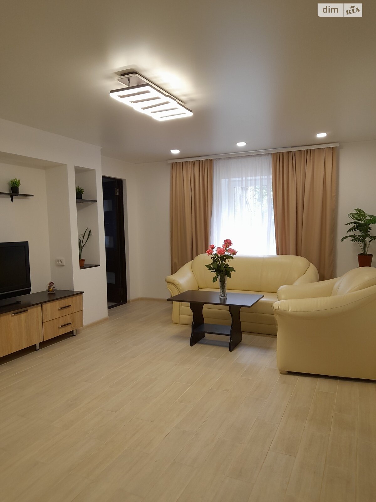 4 КІМ. БУДИНОК, ПЛОЩА - 100 м², ЦІНА - 43 000 $
