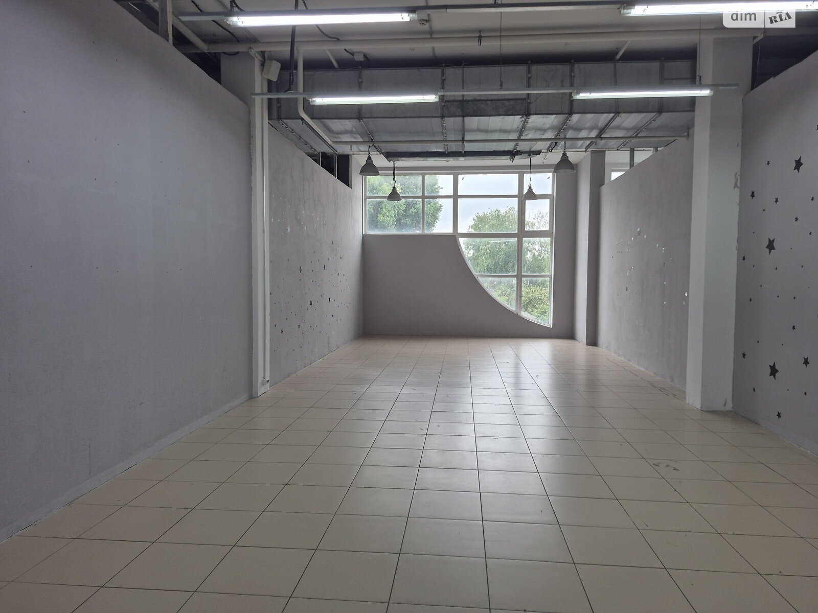 ПЛОЩА - 80 м², ЦІНА - 12 000 $
, вул. Євгенія Пікуса