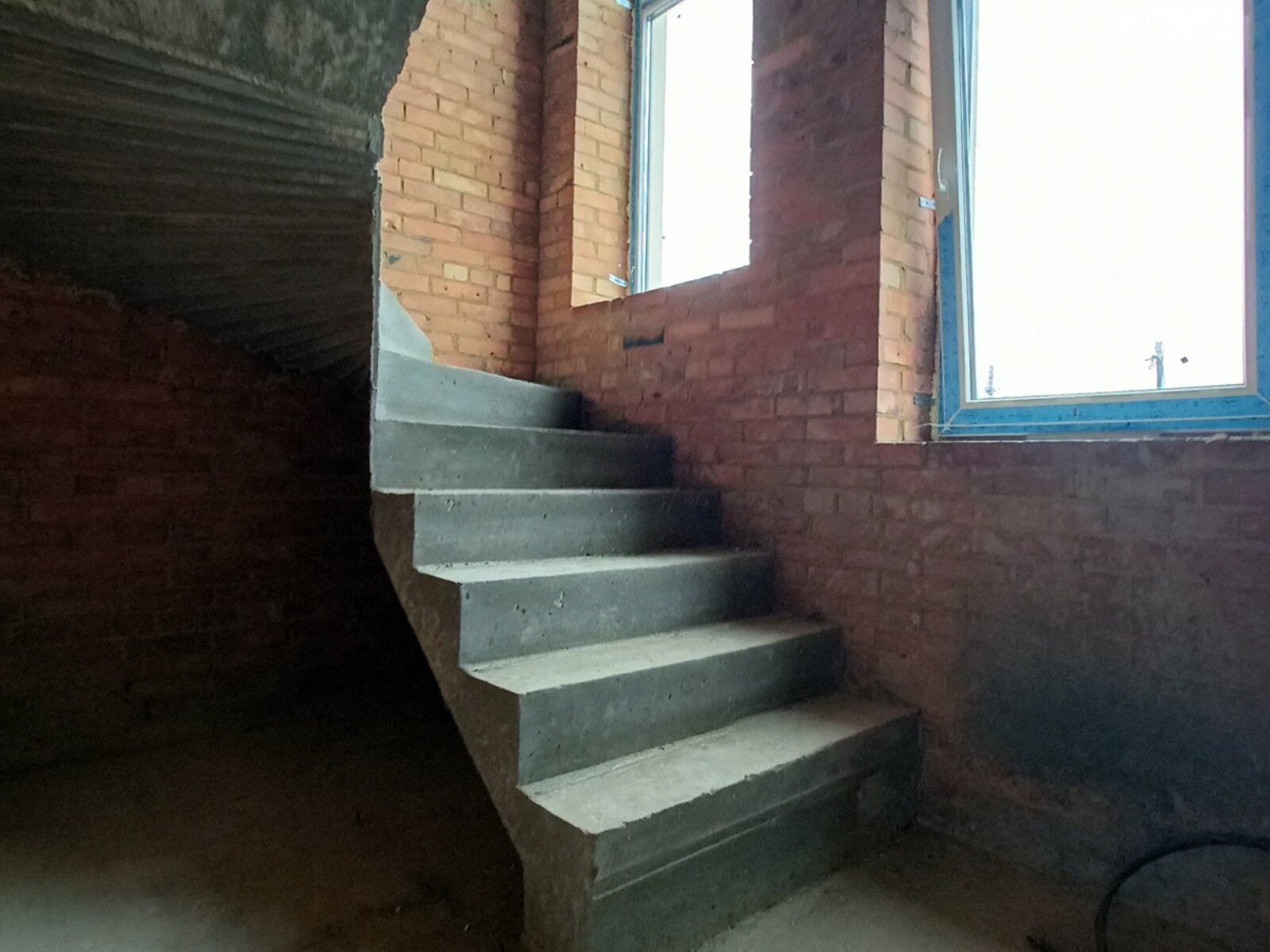 Обʼєкт нерухомості: 3 КІМ. ТАУНХАУС, ПЛОЩА - 90 м², ЦІНА - 65 000 $
, пров. Срібний — HUBTRUST, Вінниця