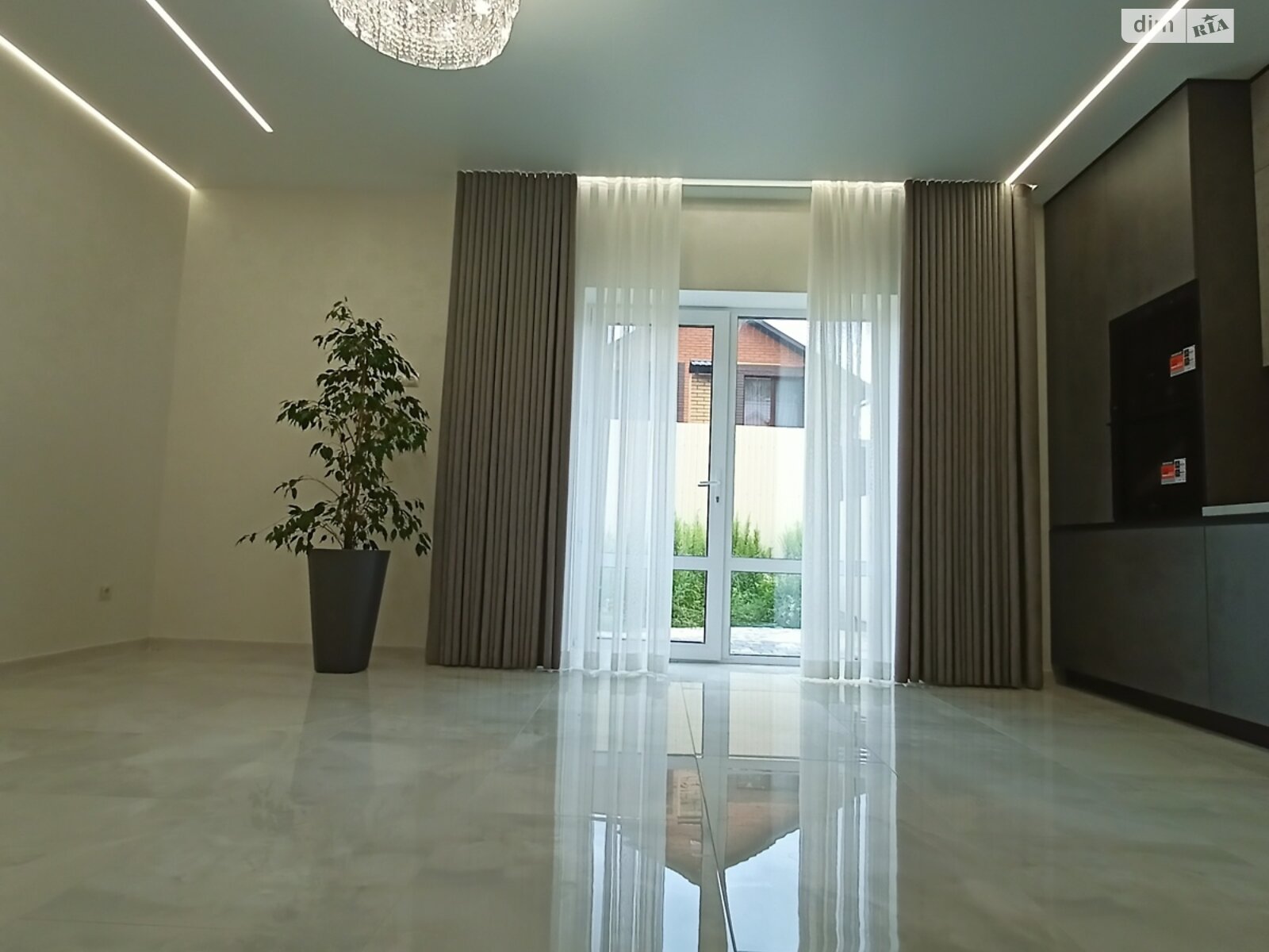 4 КІМ. ТАУНХАУС, ПЛОЩА - 105 м², ЦІНА - 116 000 $
, пров. Весняний