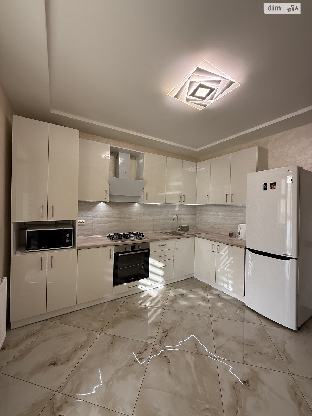 2 КІМ. КВАРТИРА, ПЛОЩА - 72.1 м², ЦІНА - 18 000 $
, вул. Тимофіївська