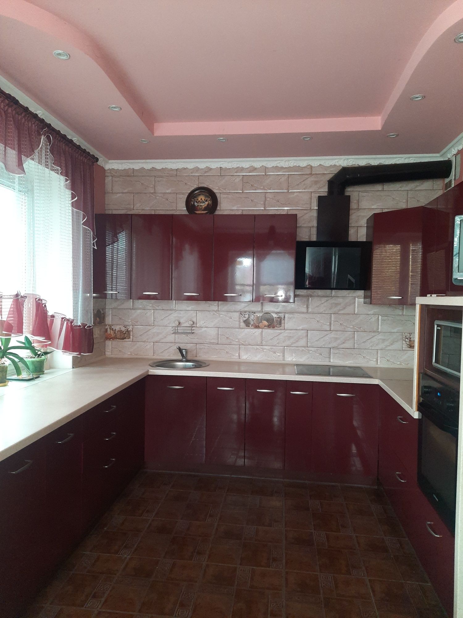 Обʼєкт нерухомості: 4 КІМ.  БУДИНОК ПЛОЩА – 213 м², ЦІНА – 180 000$, РАЙОН: Пирогово — HUBTRUST, Вінниця