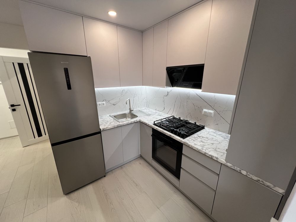 1 КІМ. КВАРТИРА, ПЛОЩА - 40 м², ЦІНА - 328 $
