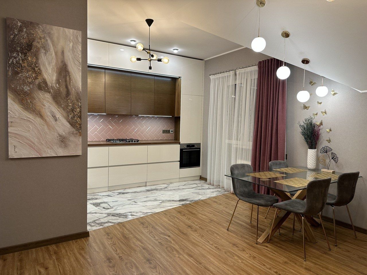 3 КІМ.  КВАРТИРА ПЛОЩА – 124 м², ЦІНА – 174 000$, РАЙОН: Поділля