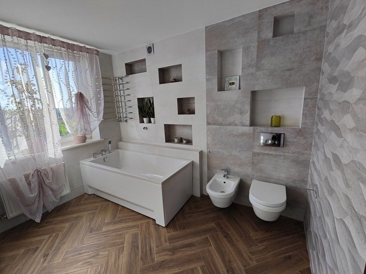 Обʼєкт нерухомості: 3 КІМ.  КВАРТИРА ПЛОЩА – 124 м², ЦІНА – 174 000$, РАЙОН: Поділля — HUBTRUST, Вінниця