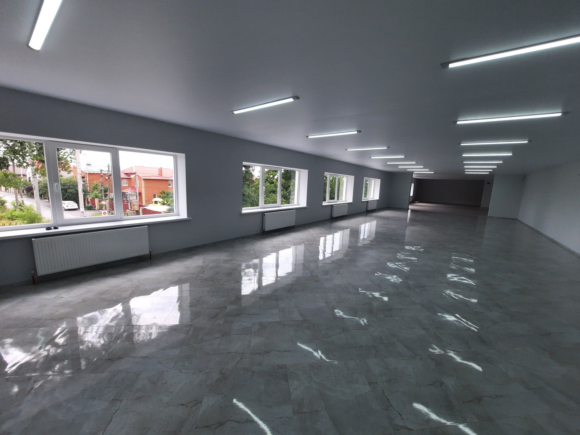 ПЛОЩА - 250 м², ЦІНА - 1 074 $
