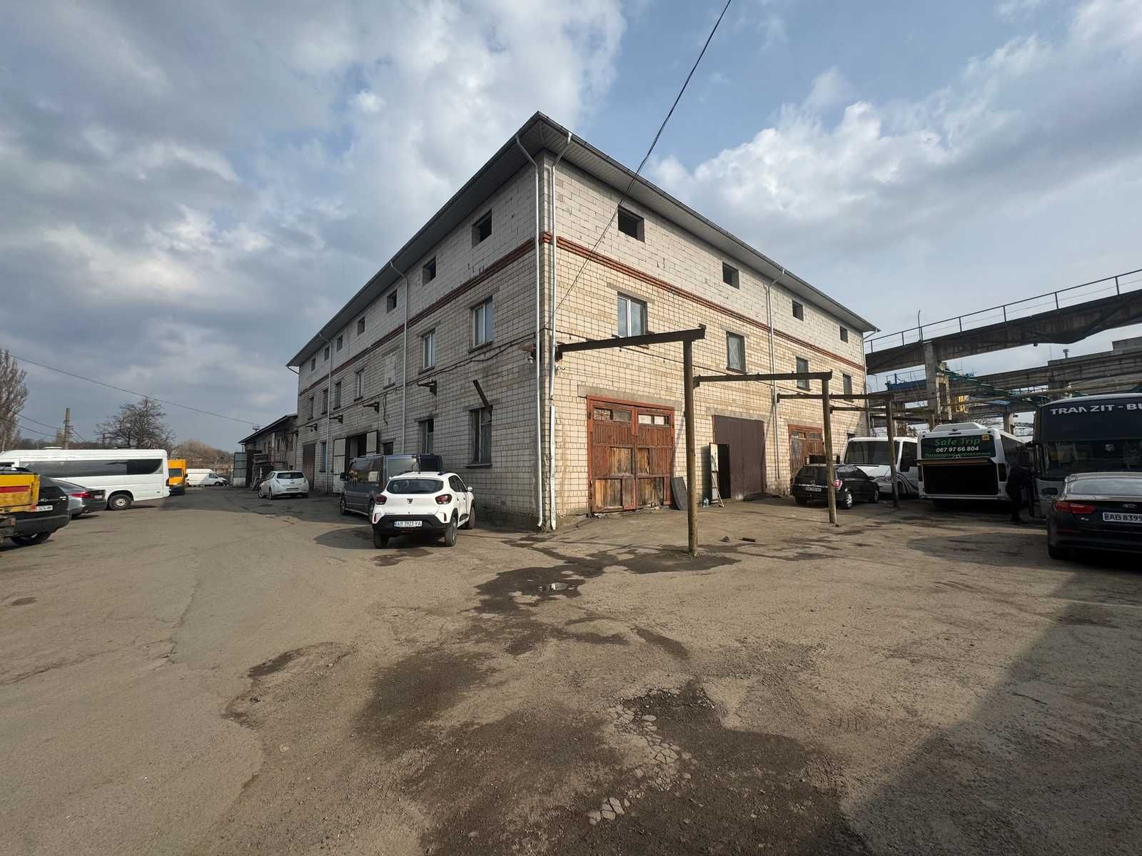 ПЛОЩА - 500 м², ЦІНА - 1 $
