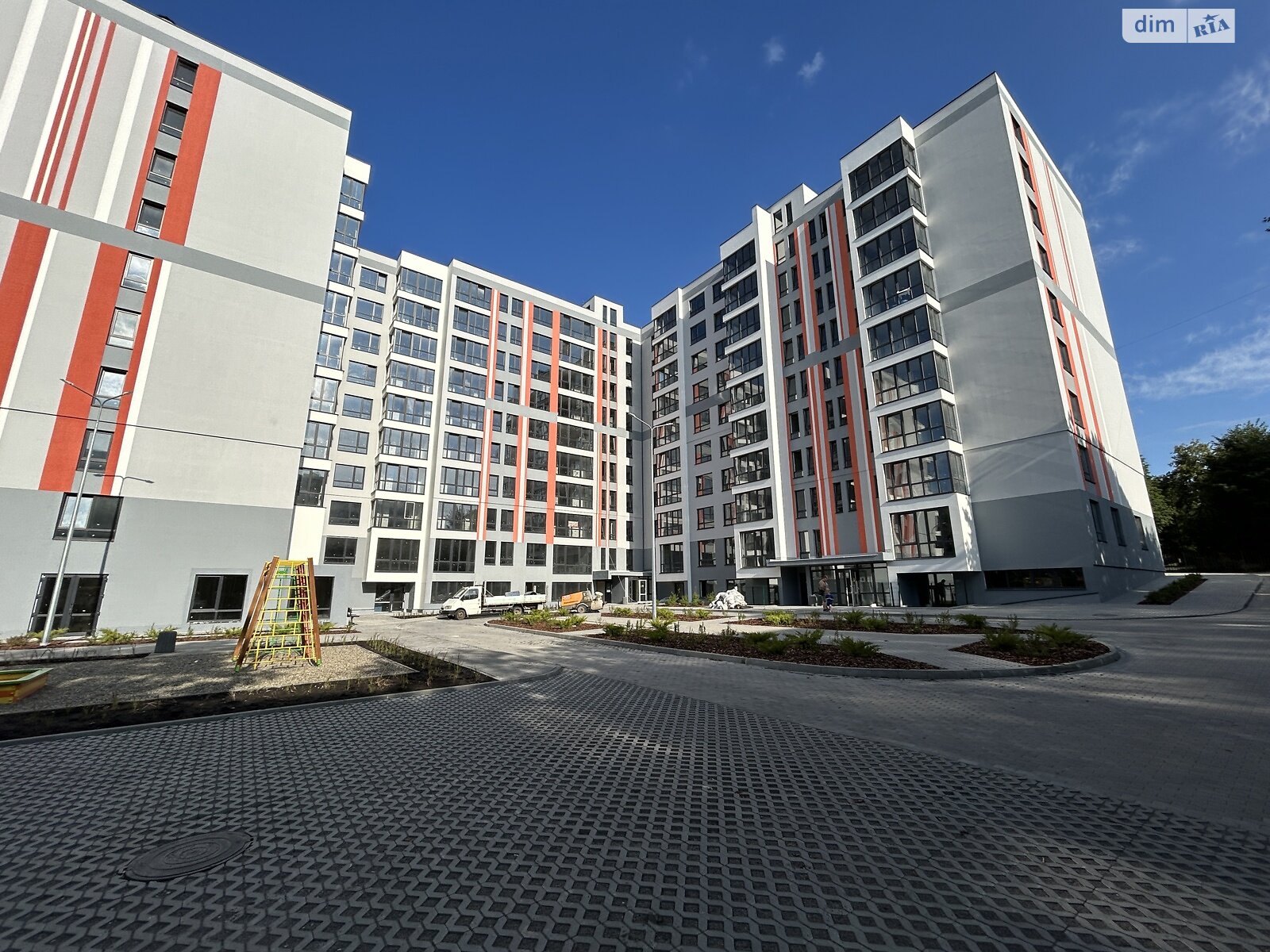2 КІМ. КВАРТИРА, ПЛОЩА - 77.53 м², ЦІНА - 69 777 $
, вул. Привокзальна
