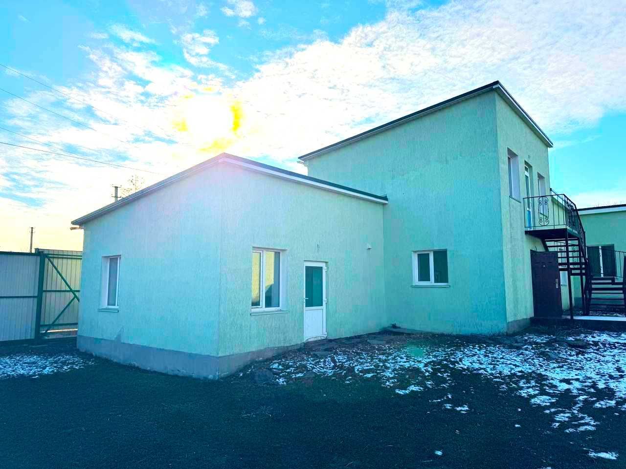 ПЛОЩА - 300 м², ЦІНА - 200 000 $
