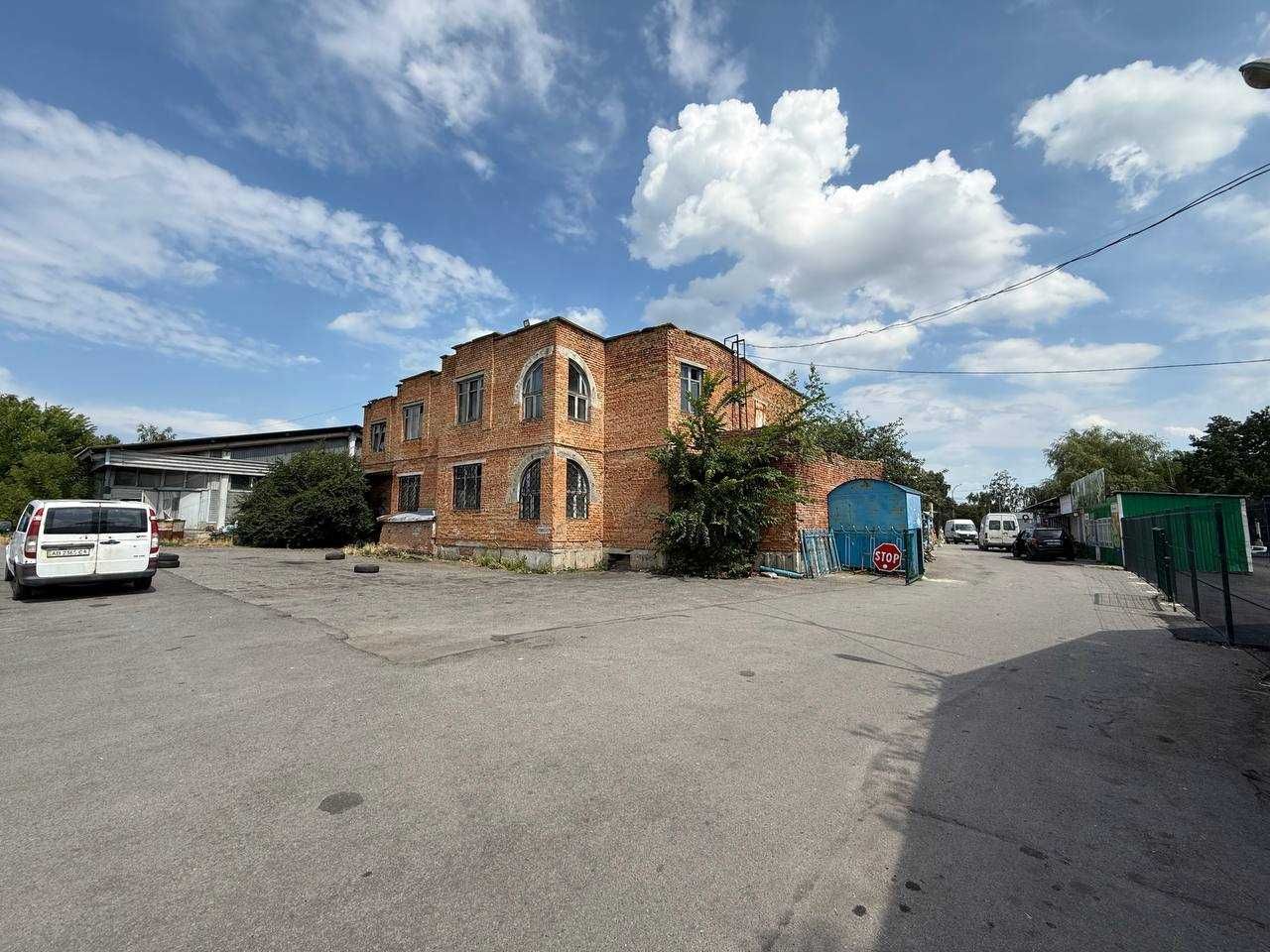 ПЛОЩА - 824 м², ЦІНА - 1 915 $
