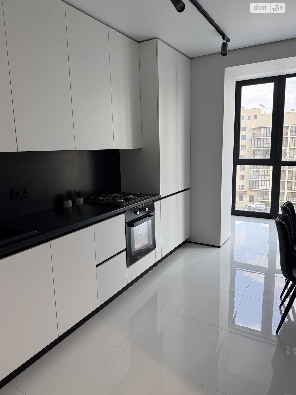 1 КІМ. КВАРТИРА, ПЛОЩА - 45 м², ЦІНА - 79 000 $
, вул. Миколаївська