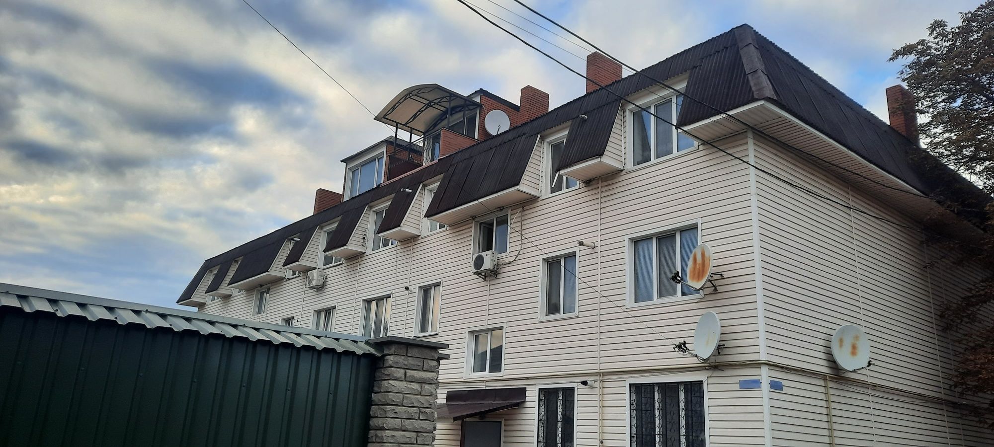 3 КІМ. КВАРТИРА, ПЛОЩА - 100 м², ЦІНА - 30 000 $
