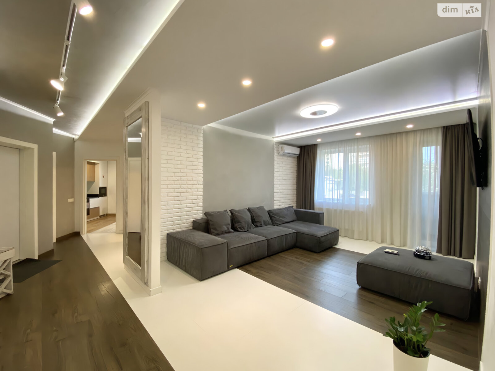 3 КІМ. КВАРТИРА, ПЛОЩА - 90 м², ЦІНА - 165 000 $
, вул. Зодчих