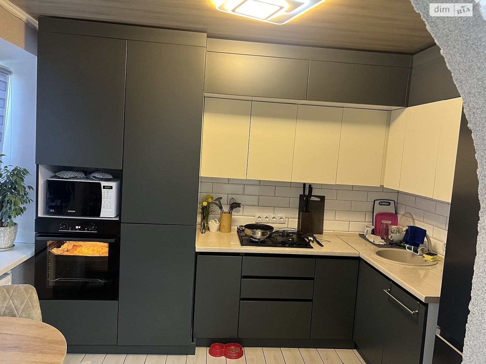 2 КІМ. КВАРТИРА, ПЛОЩА - 54.2 м², ЦІНА - 63 000 $
, вул. Незалежності(Леніна)