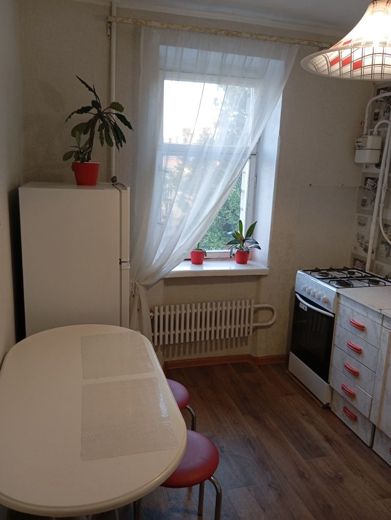 1 КІМ. КВАРТИРА, ПЛОЩА - 41 м², ЦІНА - 286 $
