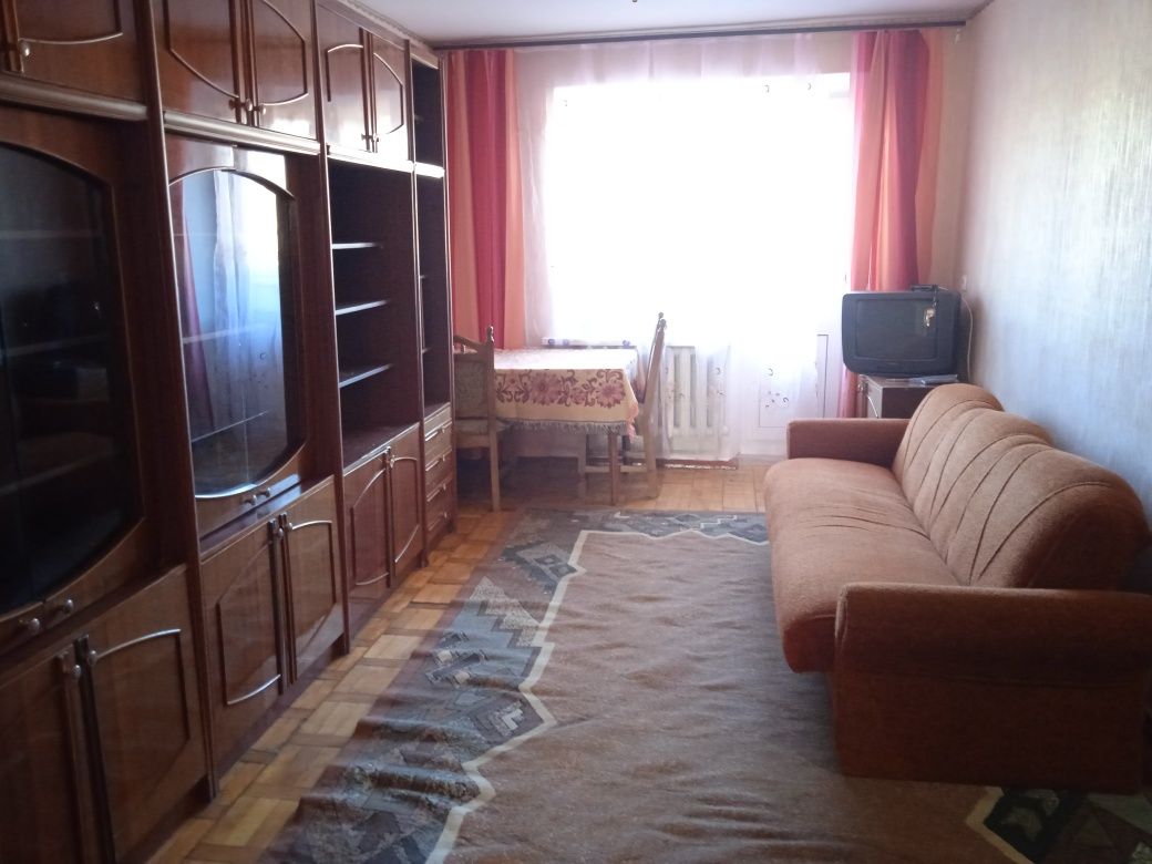 2 КІМ.  КВАРТИРА ПЛОЩА – 45 м², ЦІНА – 50 000$, РАЙОН: Військове містечко