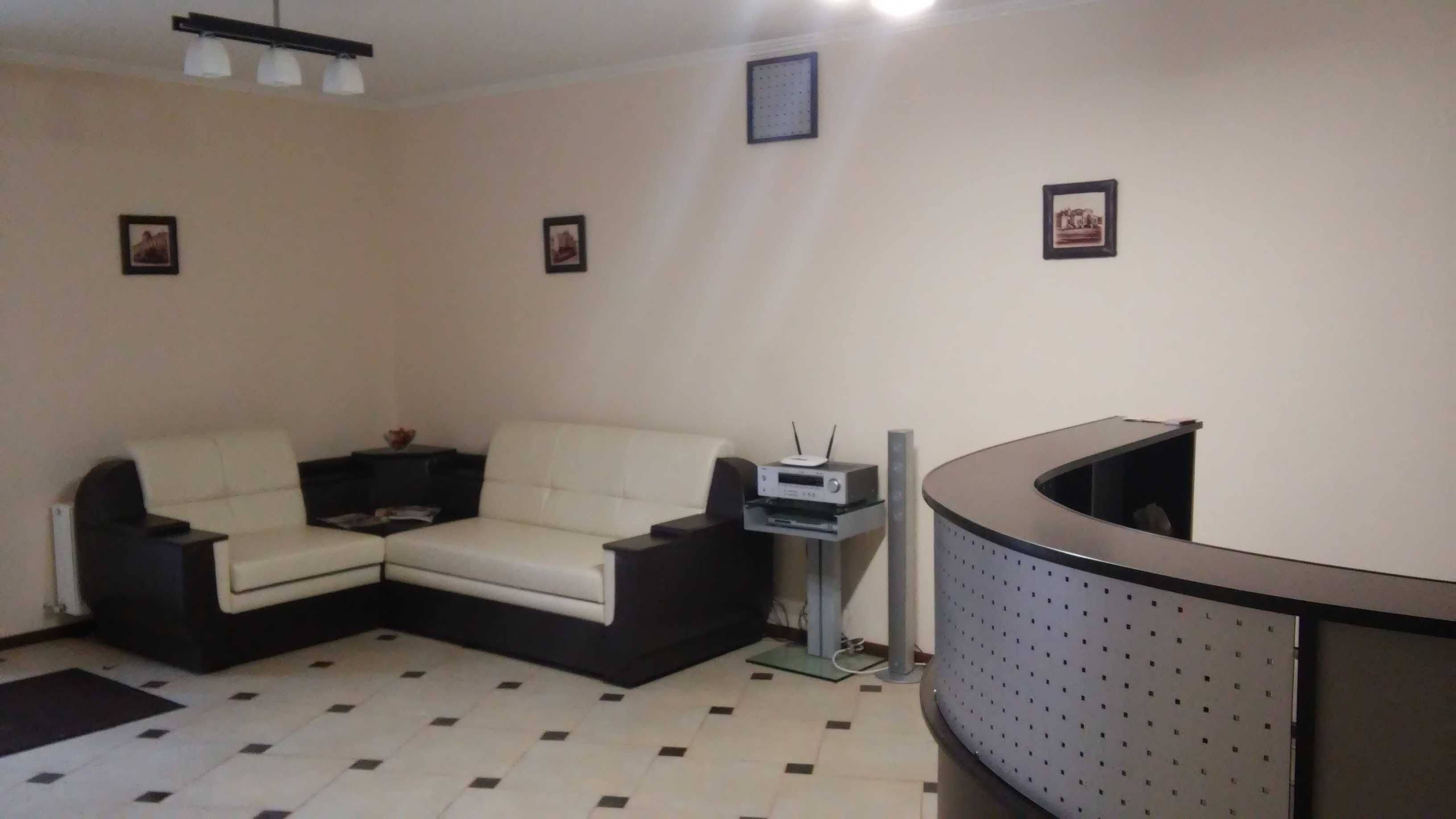 ПЛОЩА - 880 м², ЦІНА - 2 500 $

