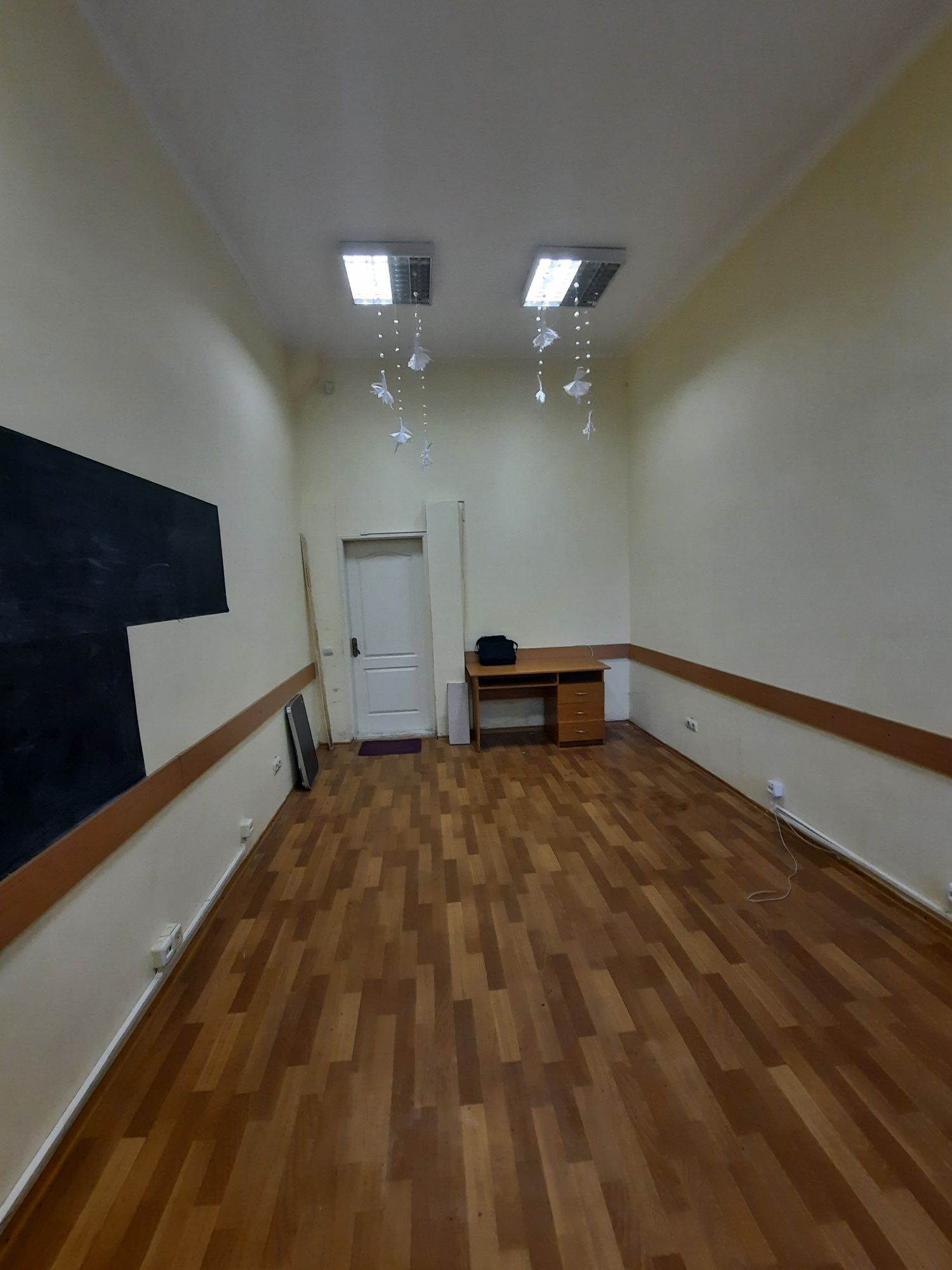 ПЛОЩА - 18 м², ЦІНА - 95 $
