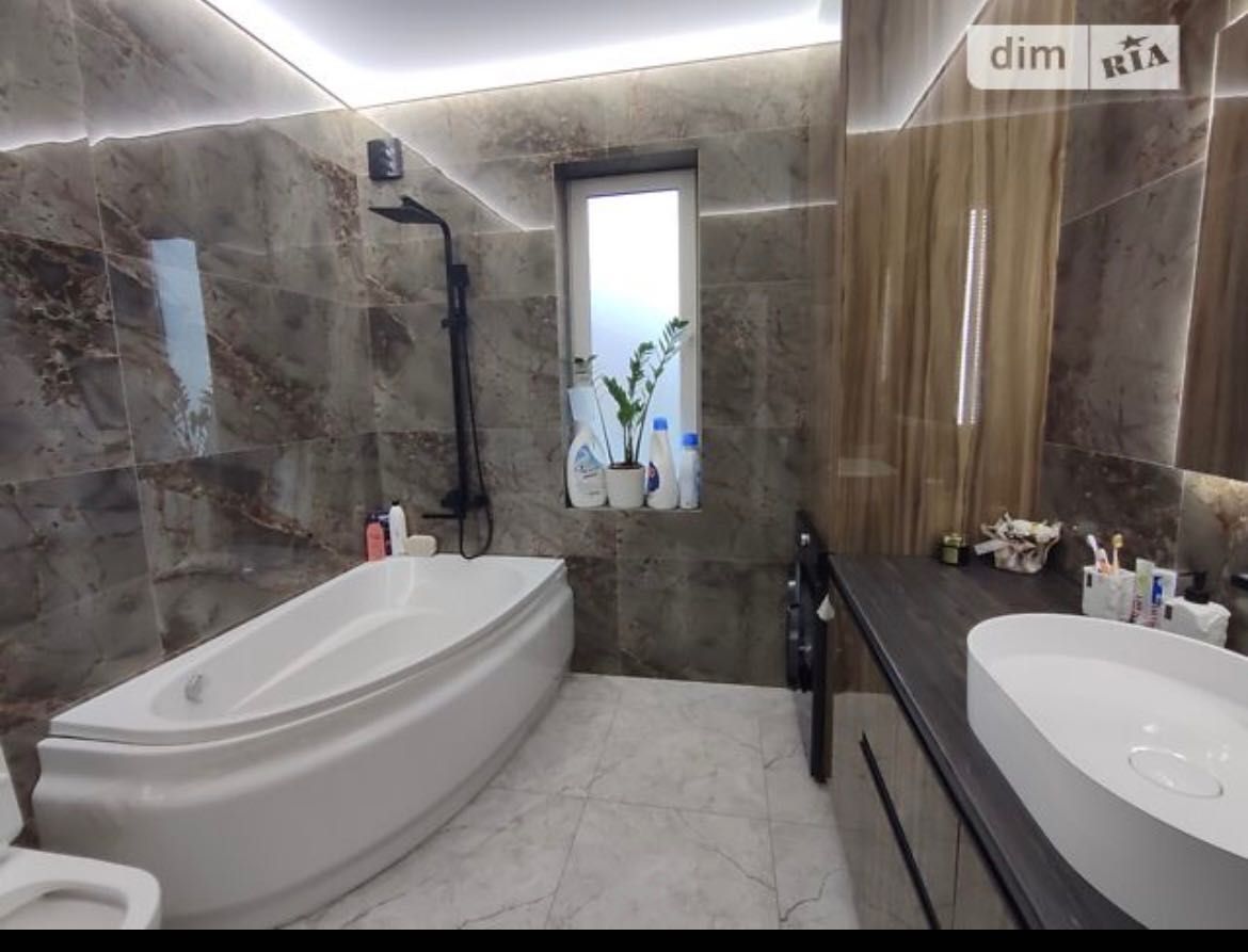 Обʼєкт нерухомості: 3 КІМ.  БУДИНОК ПЛОЩА – 120 м², ЦІНА – 88 000$, РАЙОН: Старе місто — HUBTRUST, Вінниця