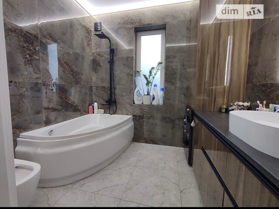 Обʼєкт нерухомості: 3 КІМ.  БУДИНОК ПЛОЩА – 120 м², ЦІНА – 88 000$, РАЙОН: Старе місто — HUBTRUST, Вінниця